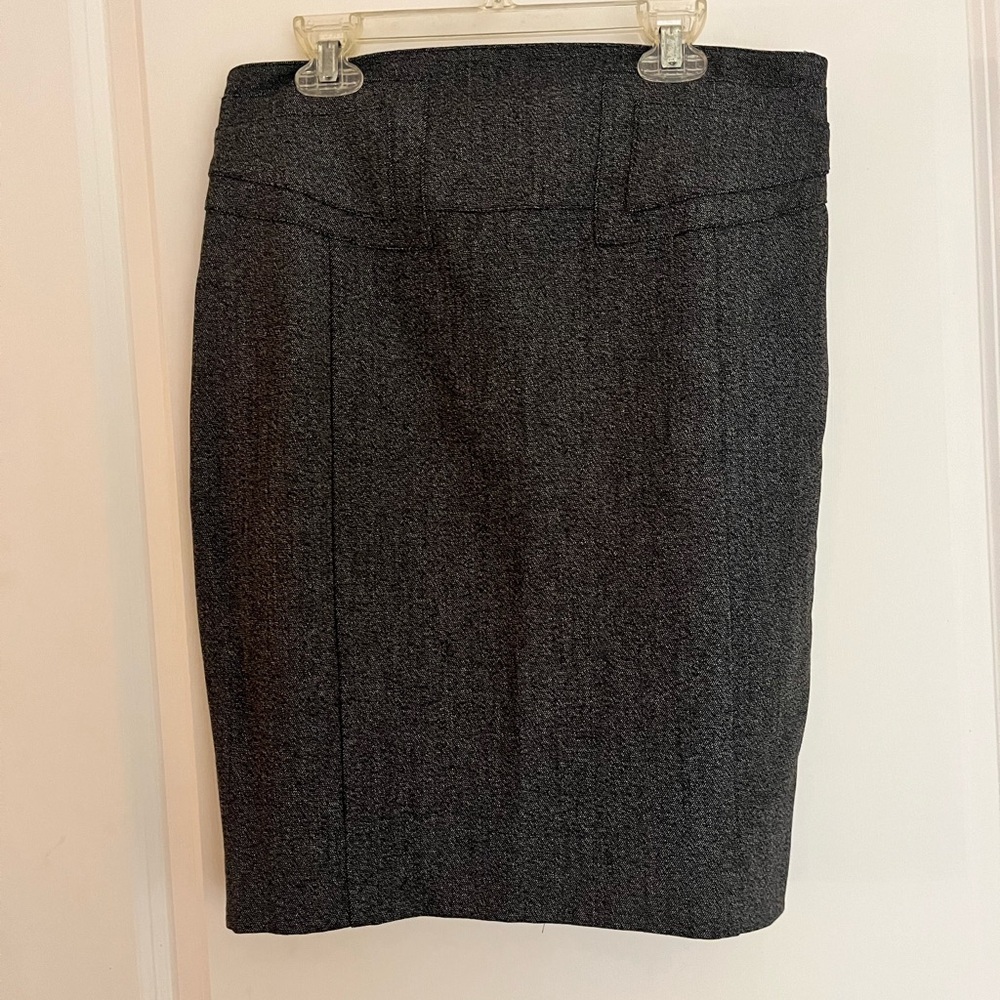 Women’s Express Midi Skirt size 4 ECU!!